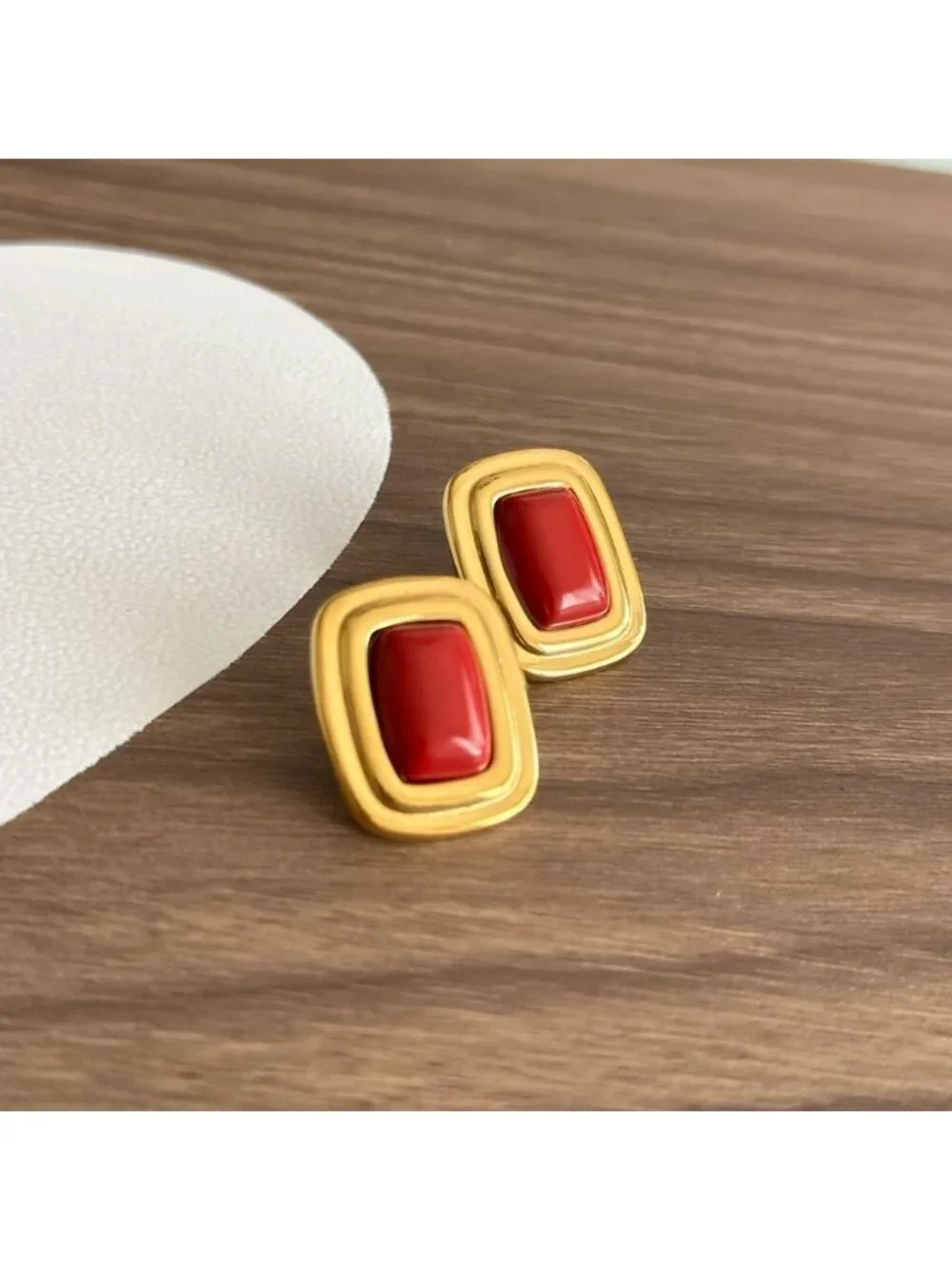 Red stone Earrings Q211